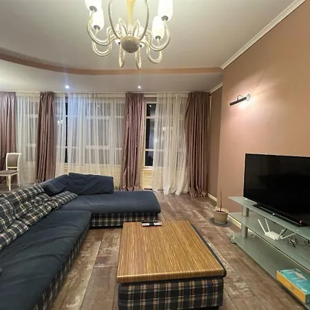 Apartment On Klovsky Uzviz Kyiv